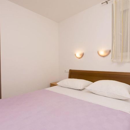 Apartments Mira Omis Exterior photo