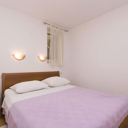Apartments Mira Omis Exterior photo