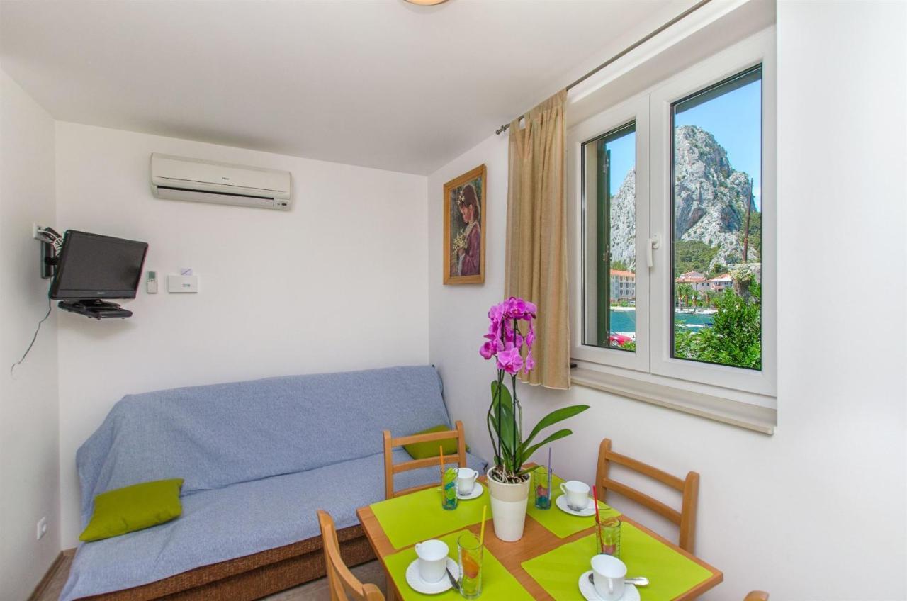 Apartments Mira Omis Exterior photo