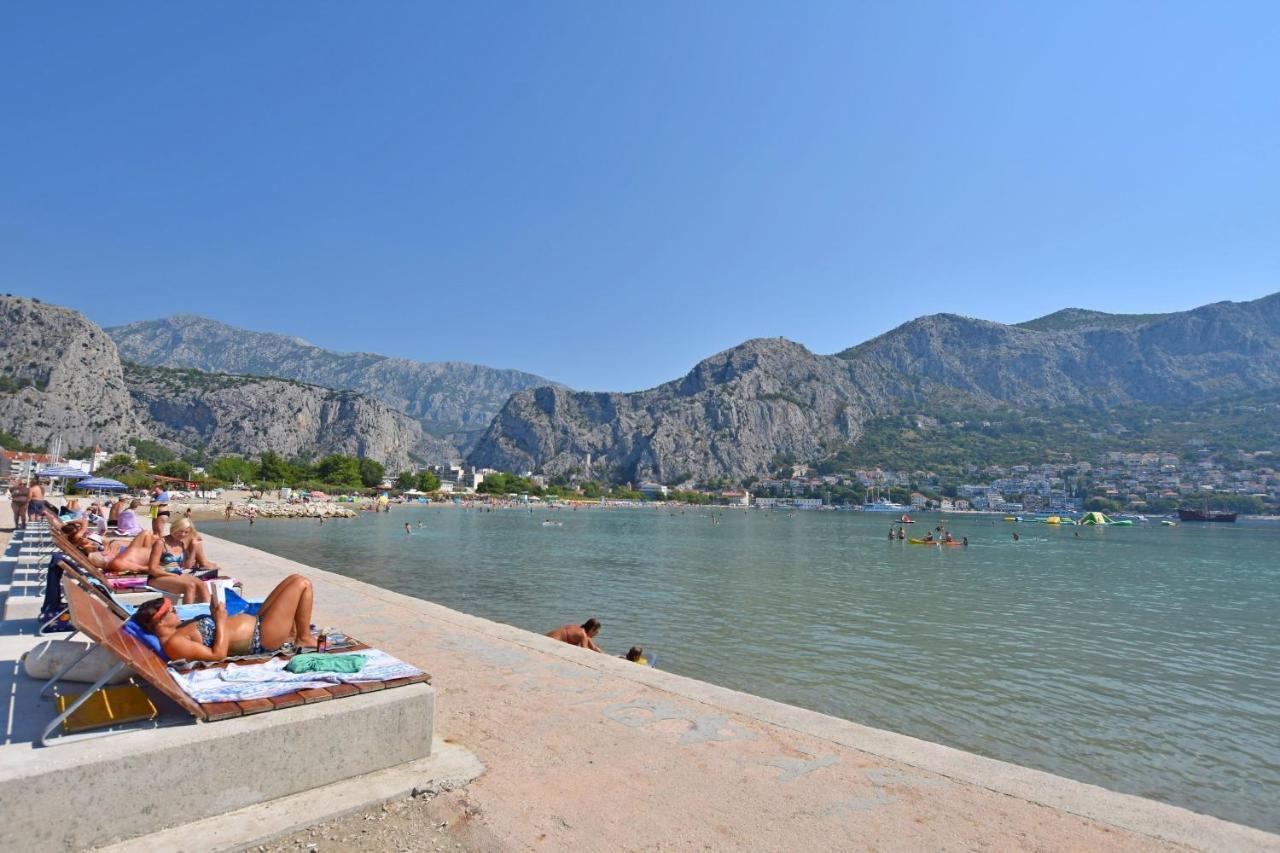 Apartments Mira Omis Exterior photo