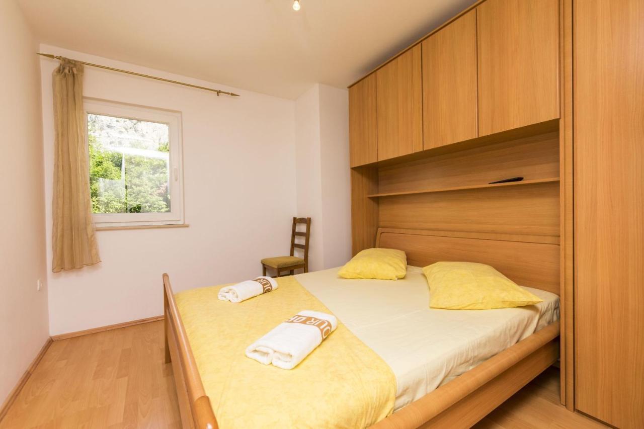 Apartments Mira Omis Exterior photo