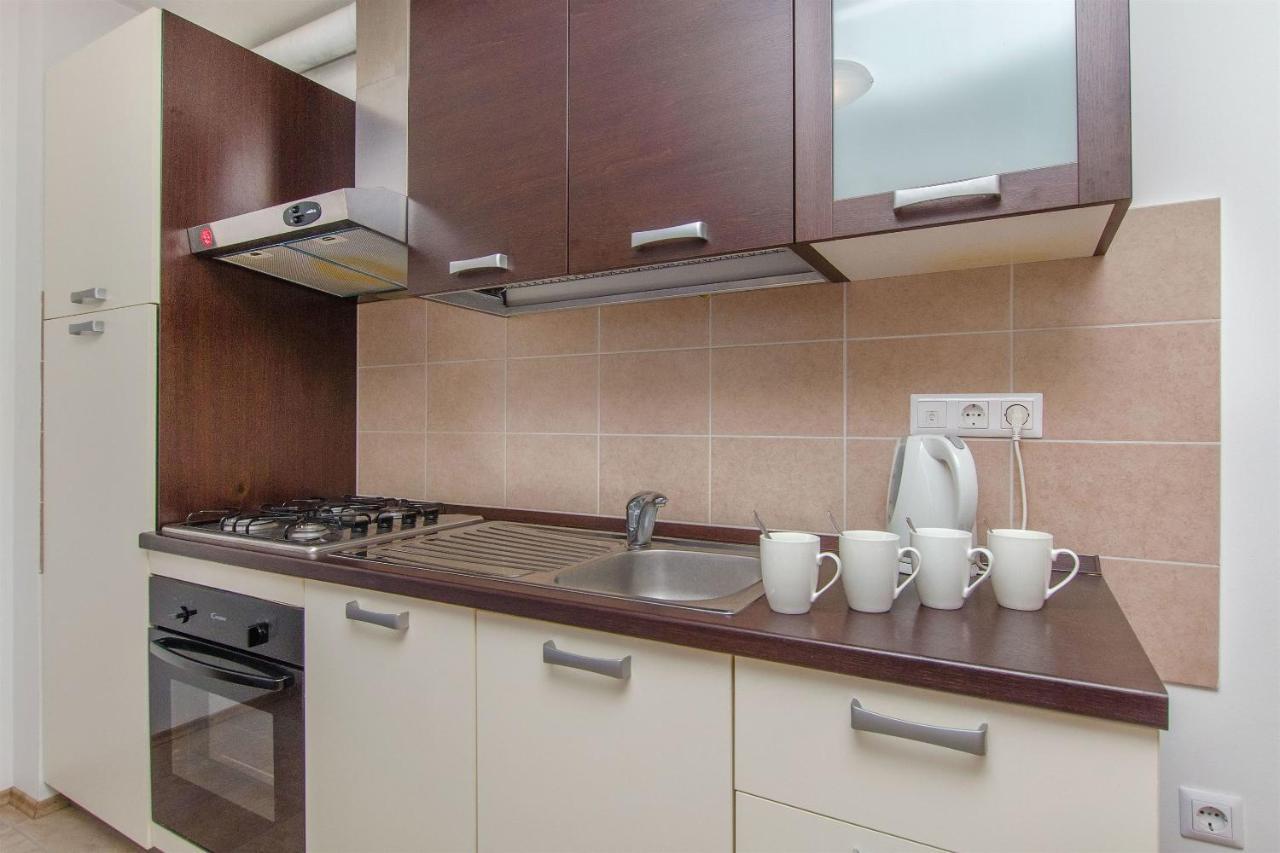 Apartments Mira Omis Exterior photo