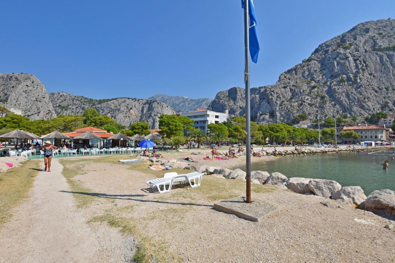 Apartments Mira Omis Exterior photo