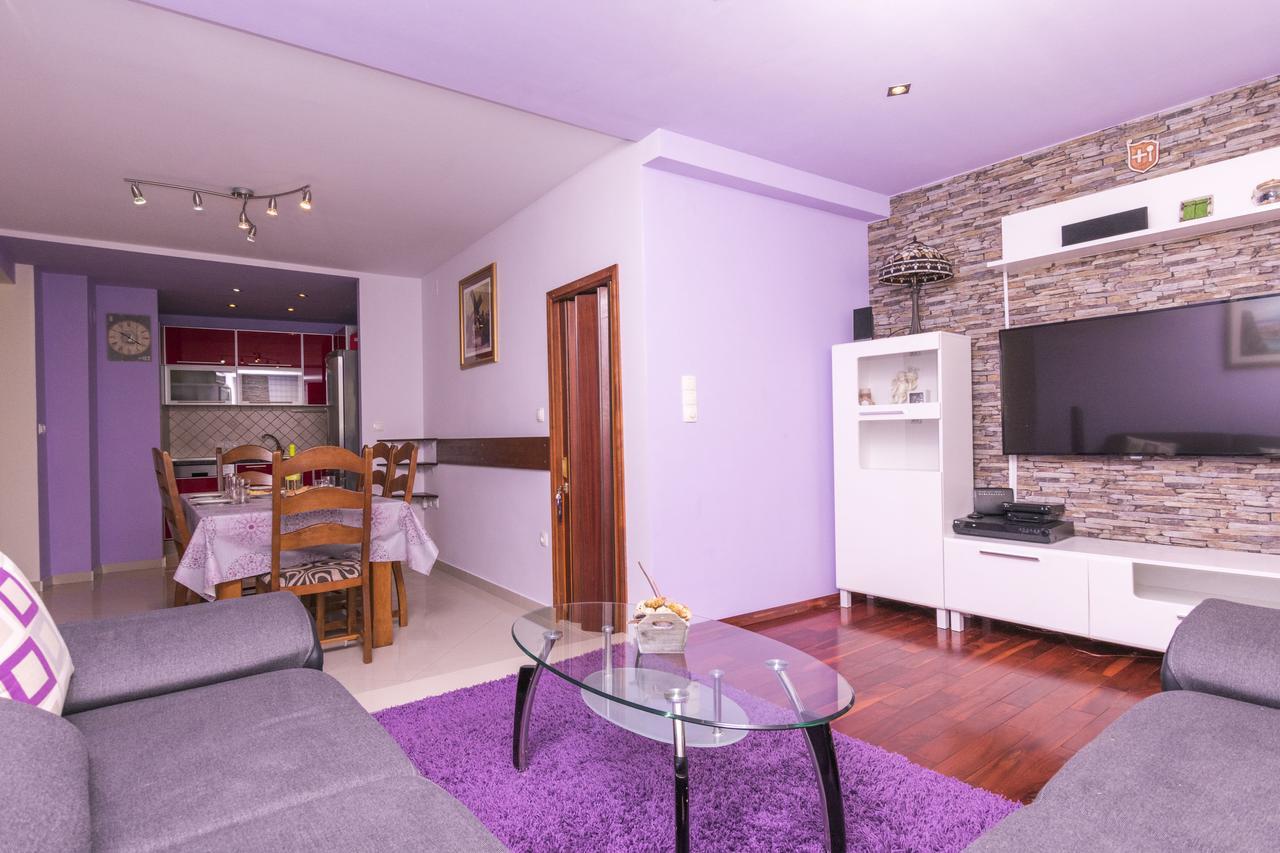 Apartments Mira Omis Exterior photo