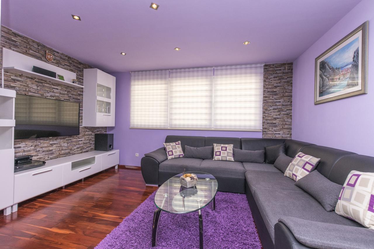 Apartments Mira Omis Exterior photo