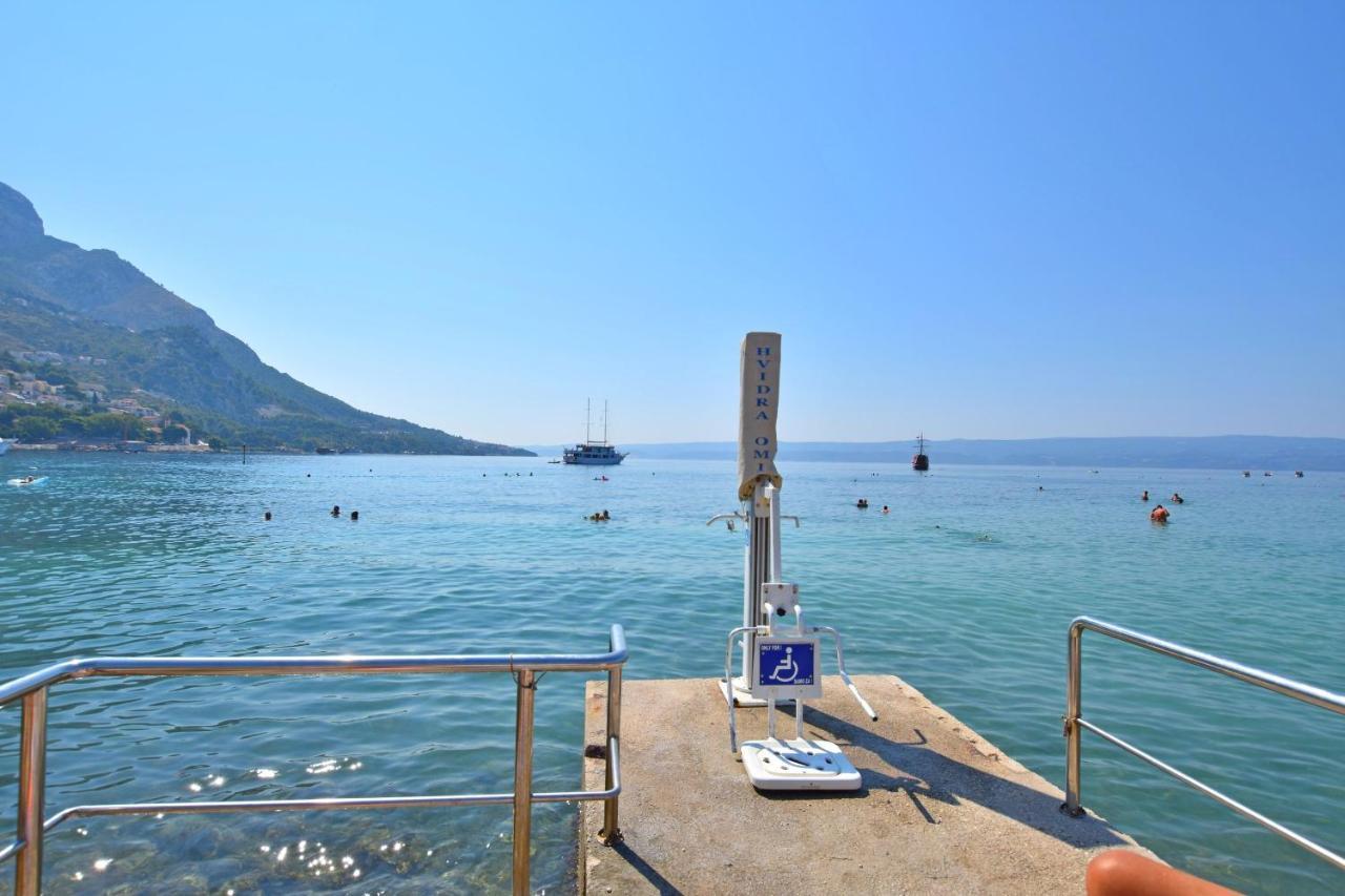 Apartments Mira Omis Exterior photo