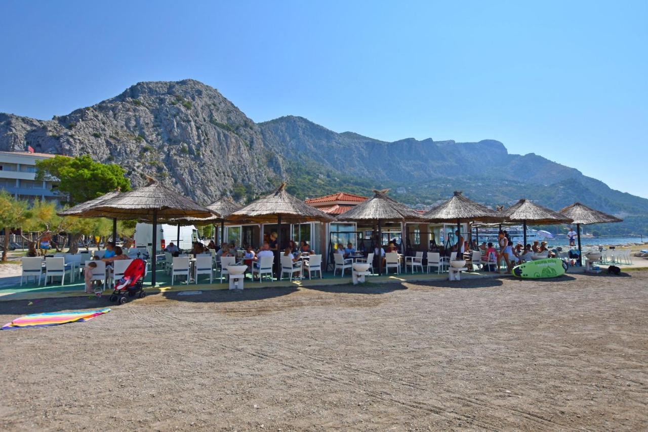 Apartments Mira Omis Exterior photo