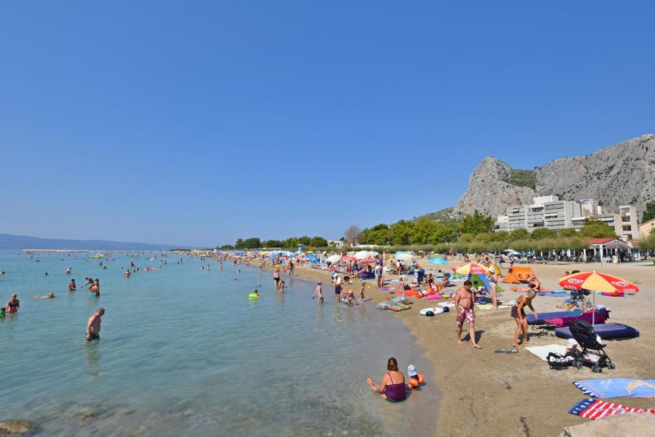 Apartments Mira Omis Exterior photo