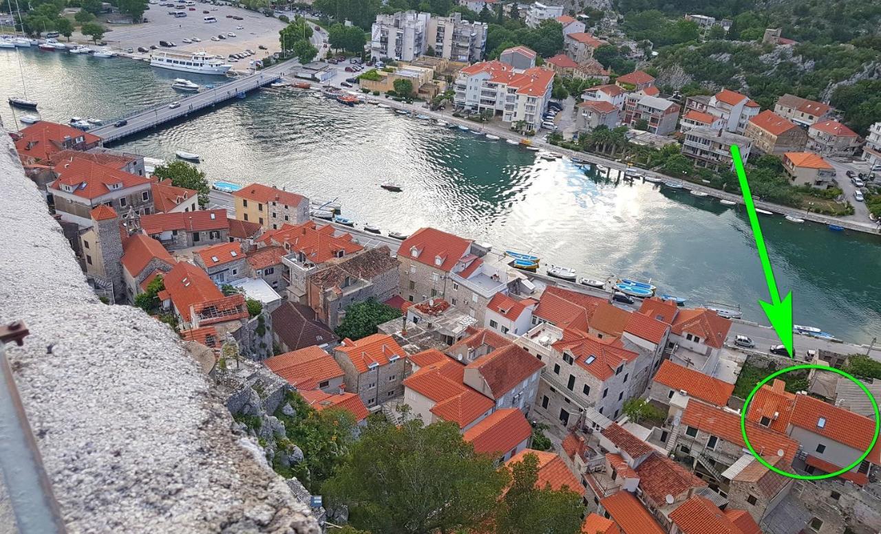 Apartments Mira Omis Exterior photo